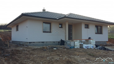 Bungalov Sabina pri Bánovciach – zrkadlový – SR